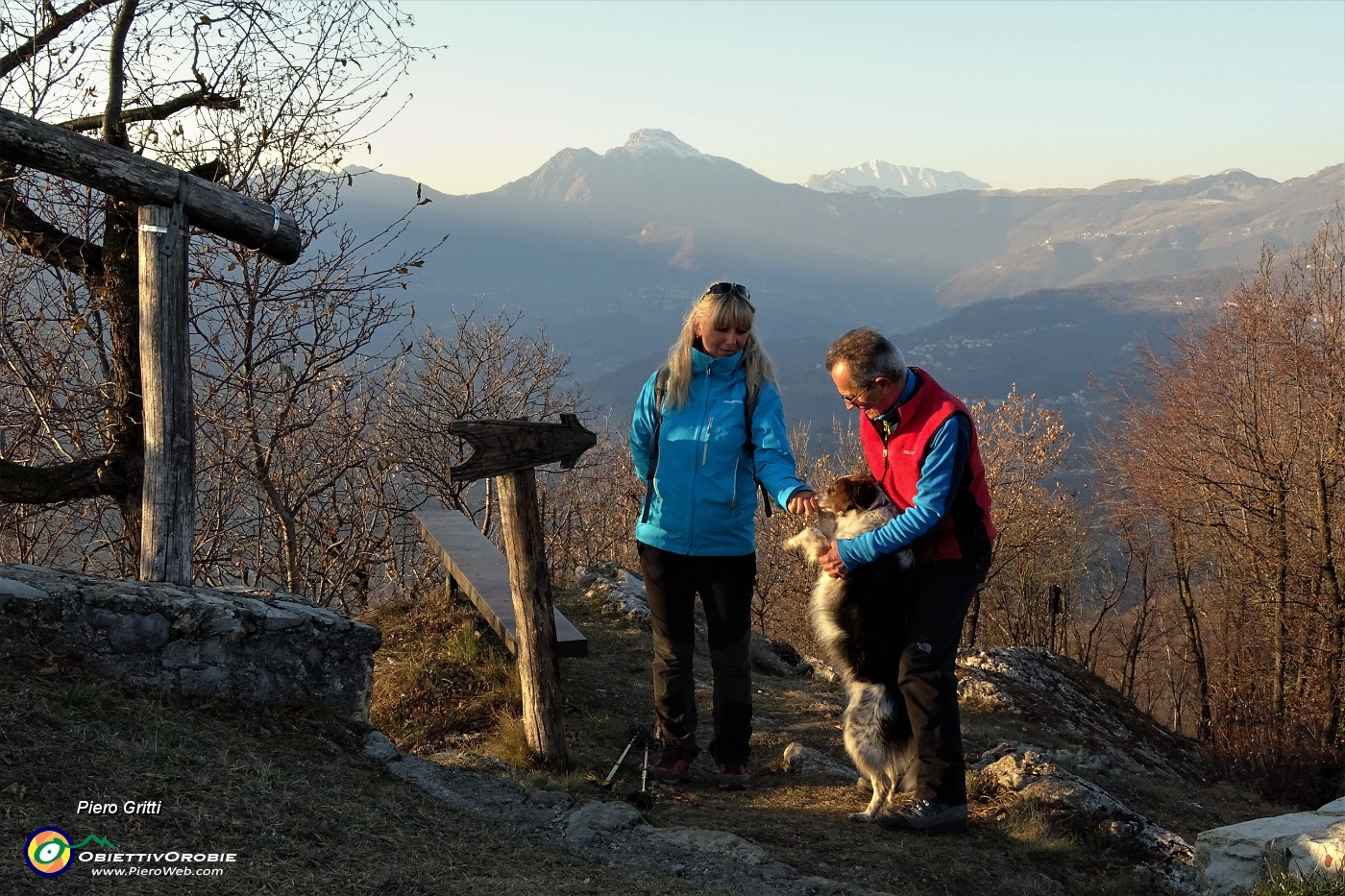 76 Sguardo in Val Imagna, Resegone, Grignone imbiancato.JPG